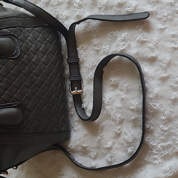 Sasha + Sofi gray zippered purse with weave design. Handle and shoulder strap. - Picture 8 of 17